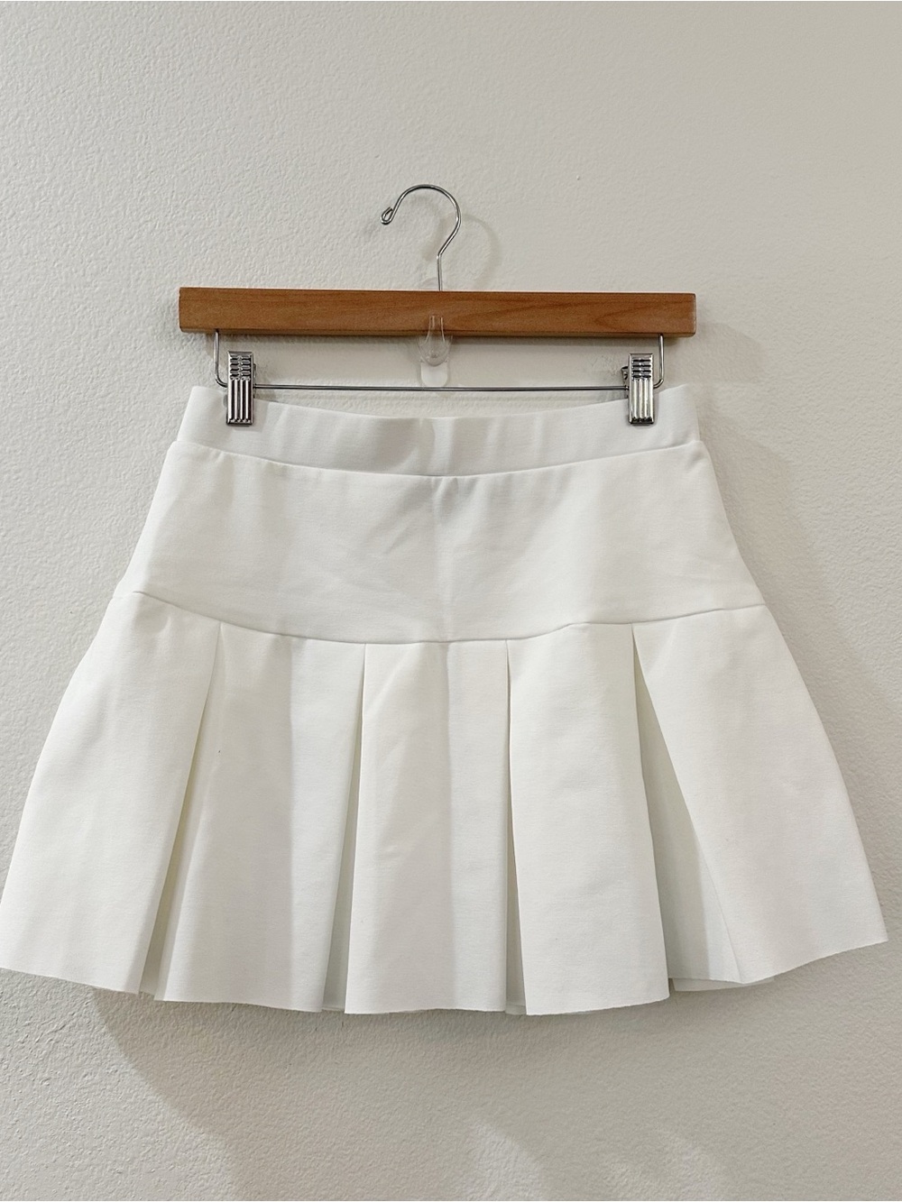 Princess Polly / Lioness Rescue Me Pleat Mini Skirt White Size M - Picture 2 of 7